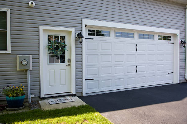 24/7 Emergency Garage Door Panel Replacement experts in Broadway, NC